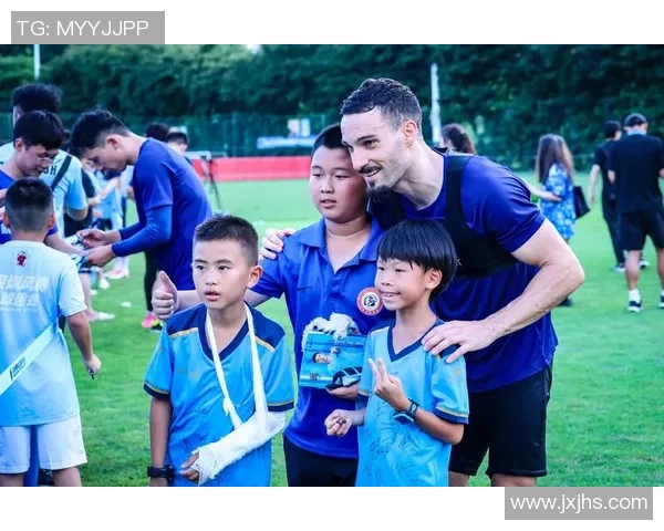 深圳篮球队配合问题引发热议球迷对战术执行和团队默契的看法分歧